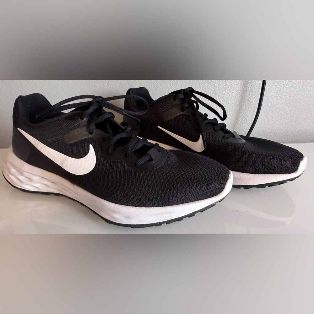 Nike Men’s ‎ Black and White Athletic Shoes